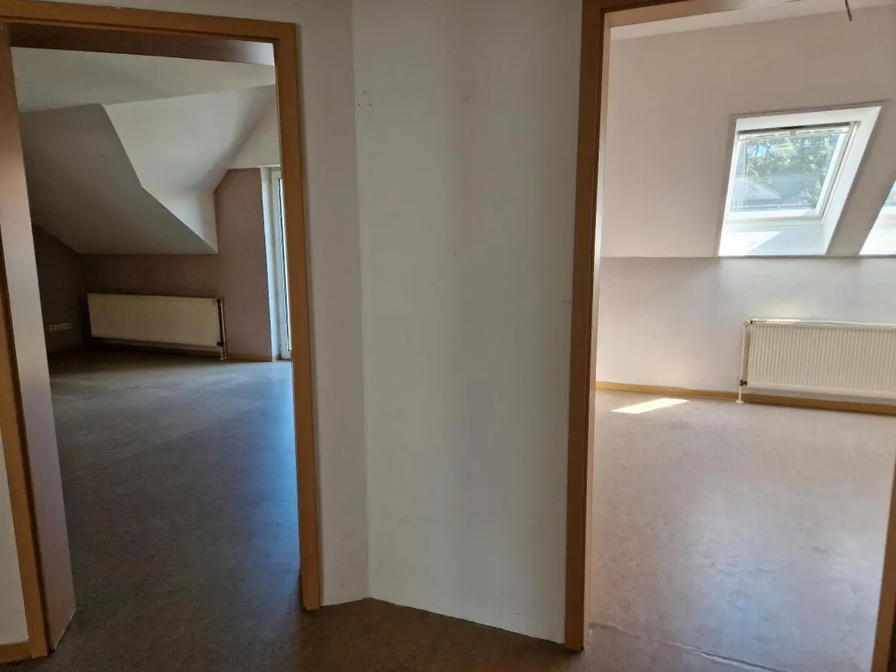 Schöne 3 Zimmer Dachgeschosswohnung mit Balkon, nur mit WBS!