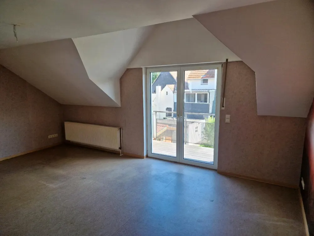Schöne 3 Zimmer Dachgeschosswohnung mit Balkon, nur mit WBS!