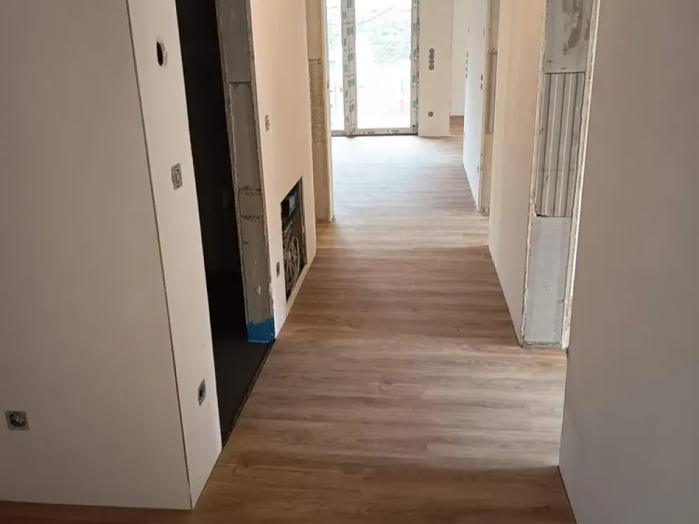 Helle und gemütliche 3-Zimmer-Wohnung mit Terrasse und Stellplatz in zentraler Lage