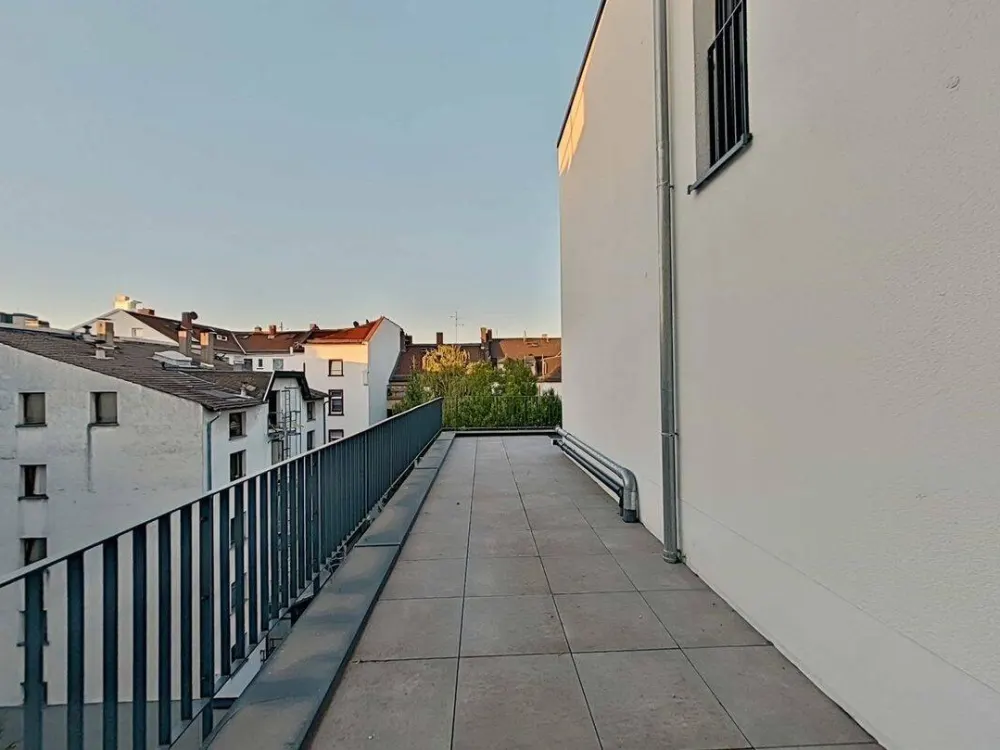 Erstbezug im 4. OG mit 49 m² Dachterrasse, Küche inklusive