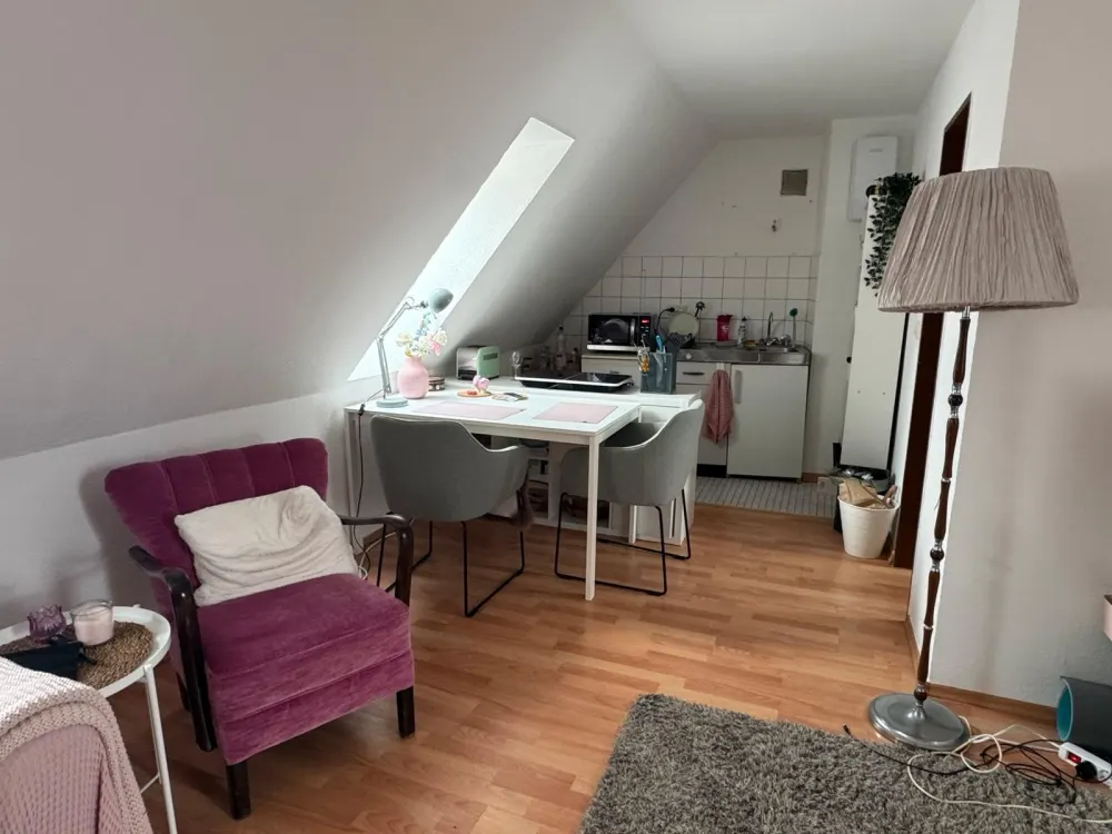 1-Zimmer-Dachgeschosswohnung nähe Schlossplatz zum 1.10. frei