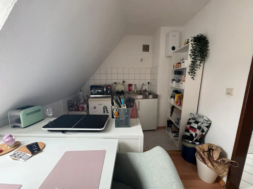 1-Zimmer-Dachgeschosswohnung nähe Schlossplatz zum 1.10. frei
