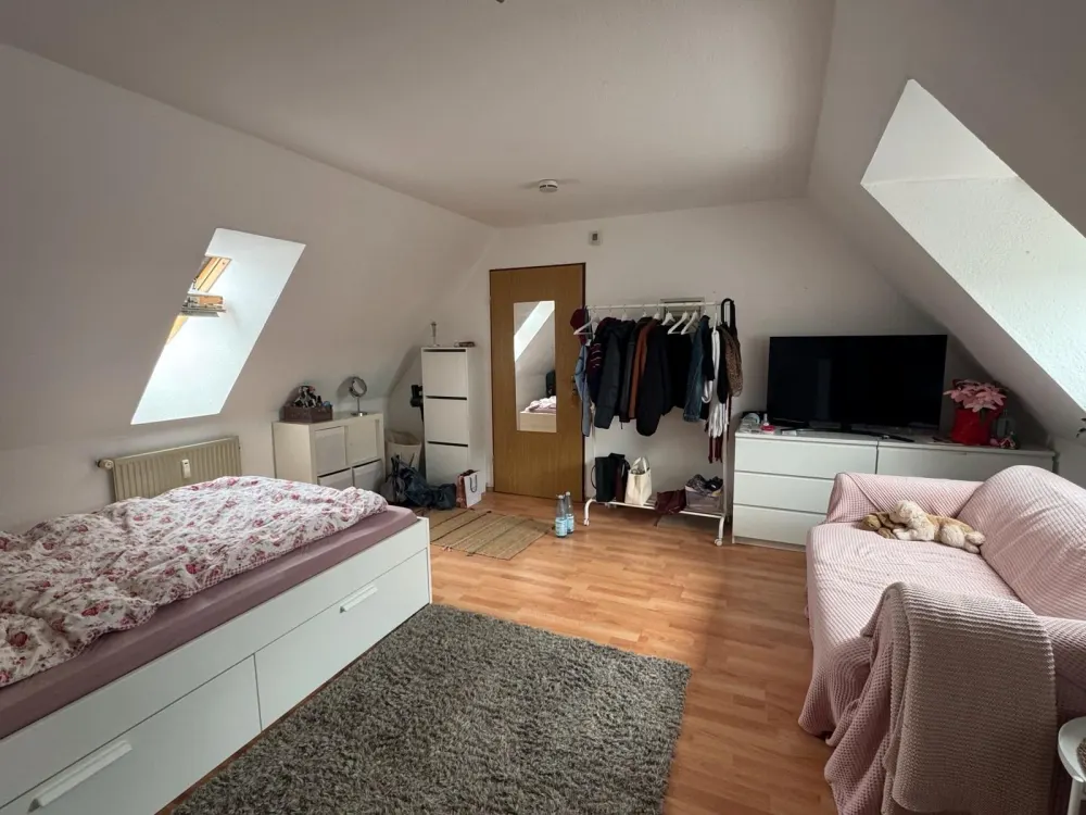 1-Zimmer-Dachgeschosswohnung nähe Schlossplatz zum 1.10. frei
