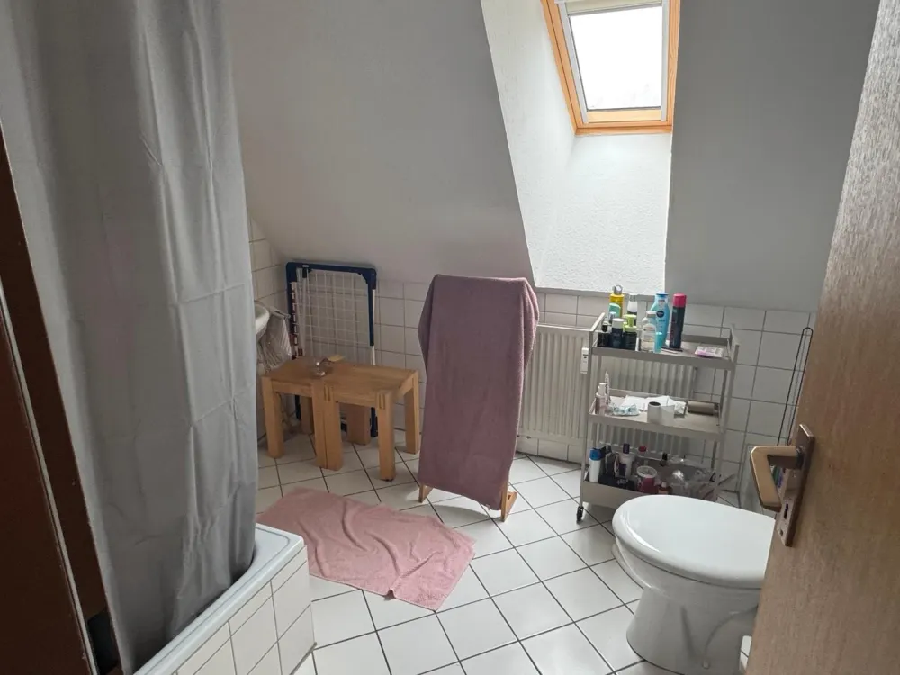 1-Zimmer-Dachgeschosswohnung nähe Schlossplatz zum 1.10. frei