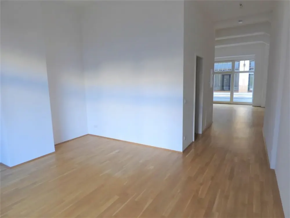 Wohnen im Denkmal: Loft-Atelier m. Terrasse | Aussenjalousien | EBK | Parkett m. FBH | Stellplatz