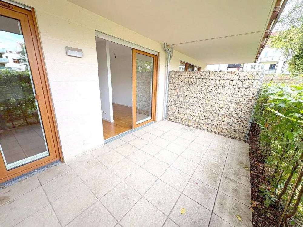 Urlaubsfeeling jeden Tag: Eleganter Neubau mit großer Terrasse