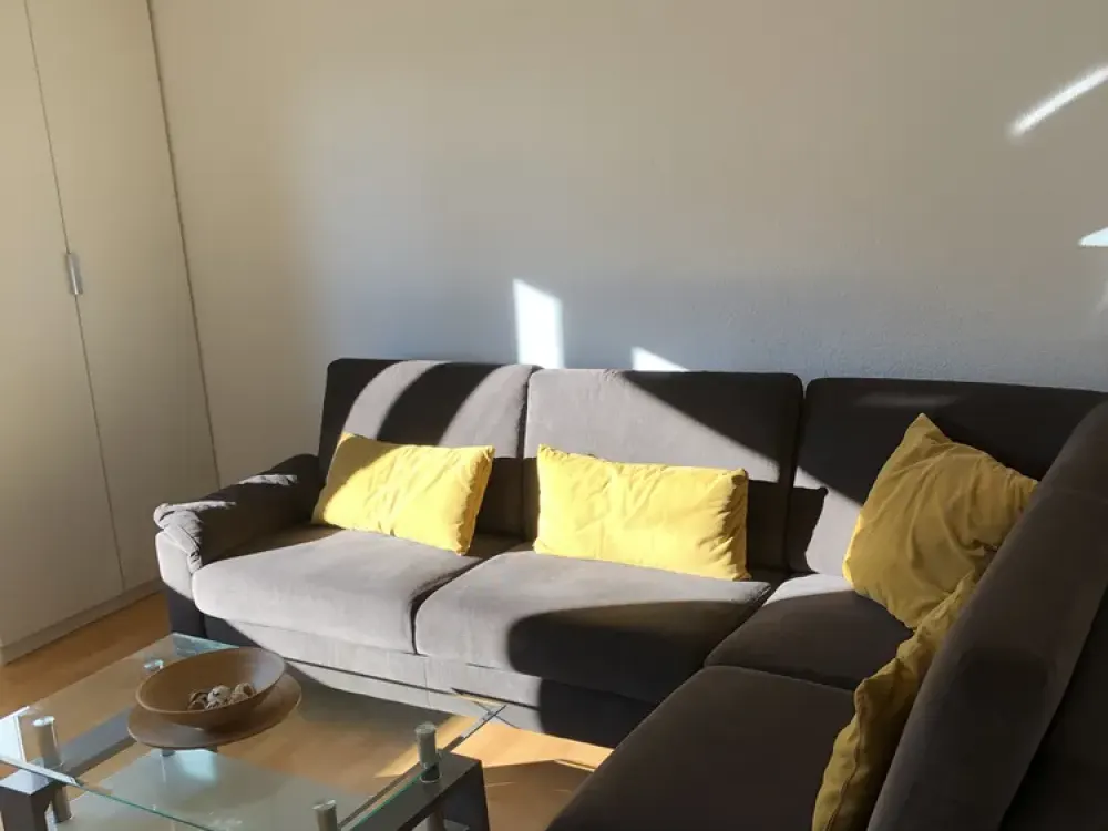 Feuerbach, 2 Zi. Wohnung ca. 55m², teilmöbliert, schöne ruhige Lage