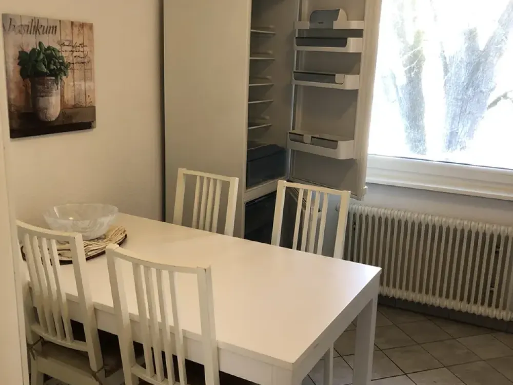 Feuerbach, 2 Zi. Wohnung ca. 55m², teilmöbliert, schöne ruhige Lage