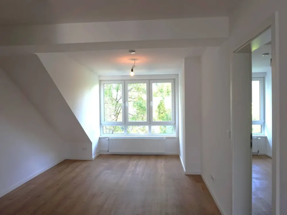 3-D-Rundgang! Neu ausgebautes DG! 2-Zi-Wohnung mit Einbauküche in Bramfeld | GLADIGAU