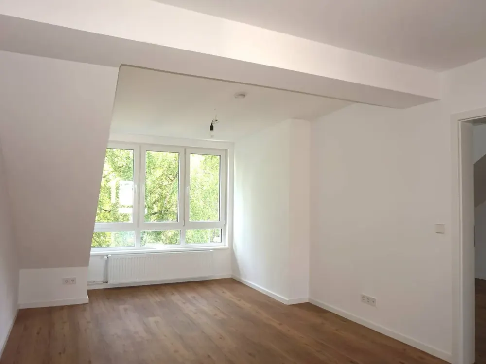 3-D-Rundgang! Neu ausgebautes DG! 2-Zi-Wohnung mit Einbauküche in Bramfeld | GLADIGAU
