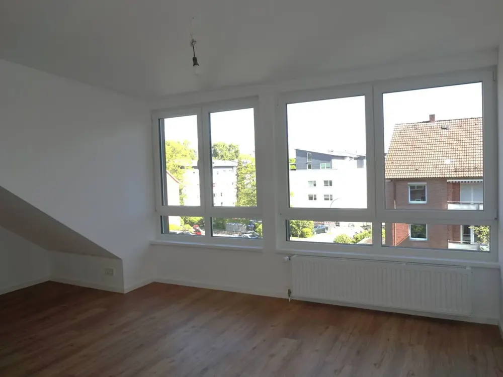 3-D-Rundgang! Neu ausgebautes DG! 2-Zi-Wohnung mit Einbauküche in Bramfeld | GLADIGAU