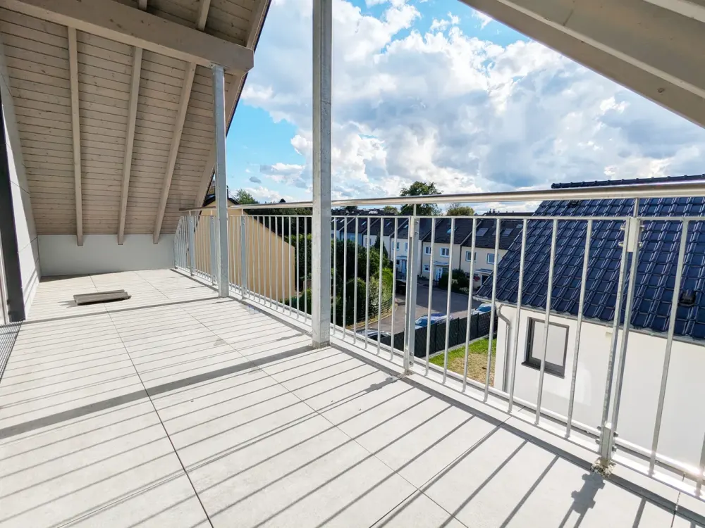 First Occupancy, Spacious 4-Room Attic Apartment (Air Conditioning), Loggia, Dortmund