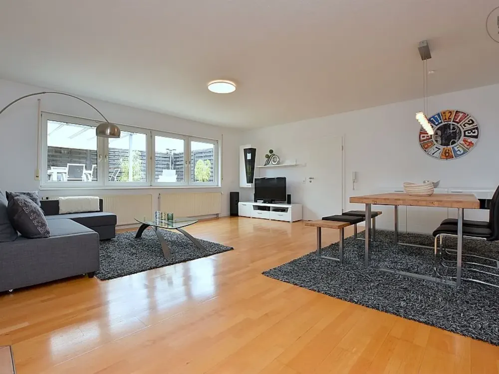 Tolle und modern möblierte Wohnung mit Internet und Terrasse in Gerlingen