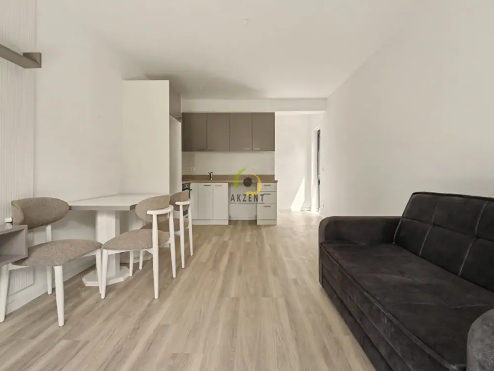 Erstbezug - Stilvolle 2-Zimmer-Neubauwohnung mit Balkon, EBK & Möblierung - Direkt am S-Bahnhof