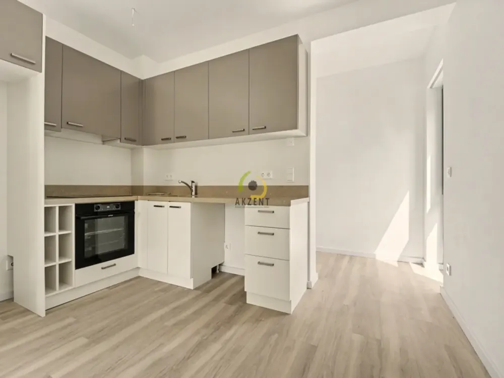 Erstbezug - Stilvolle 2-Zimmer-Neubauwohnung mit Balkon, EBK & Möblierung - Direkt am S-Bahnhof