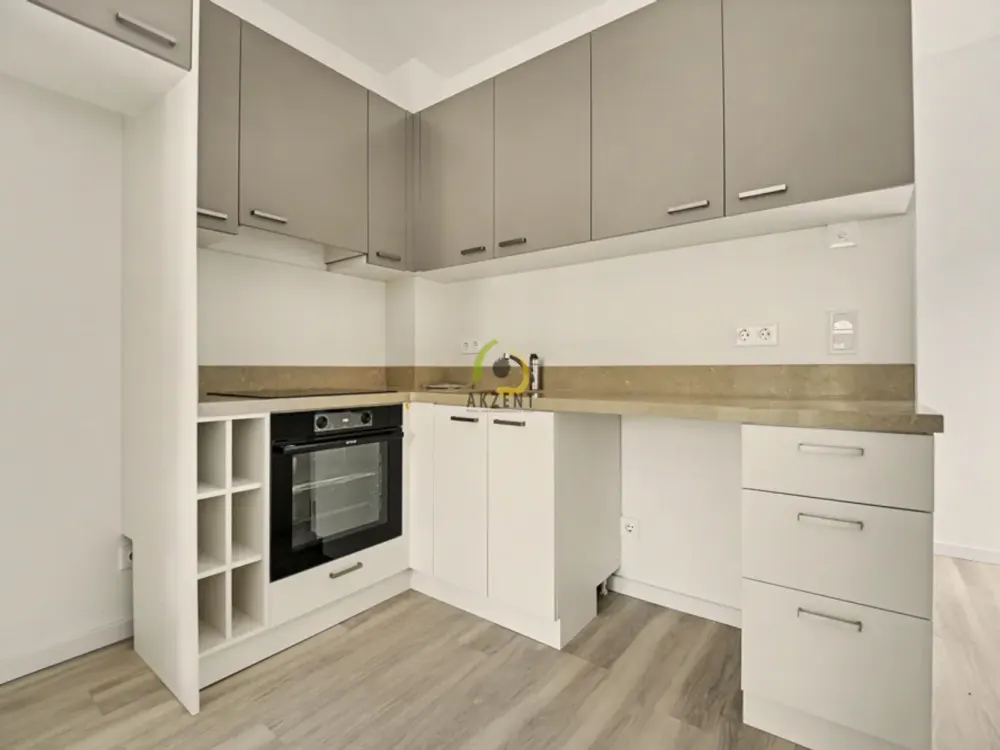 Erstbezug - Stilvolle 2-Zimmer-Neubauwohnung mit Balkon, EBK & Möblierung - Direkt am S-Bahnhof