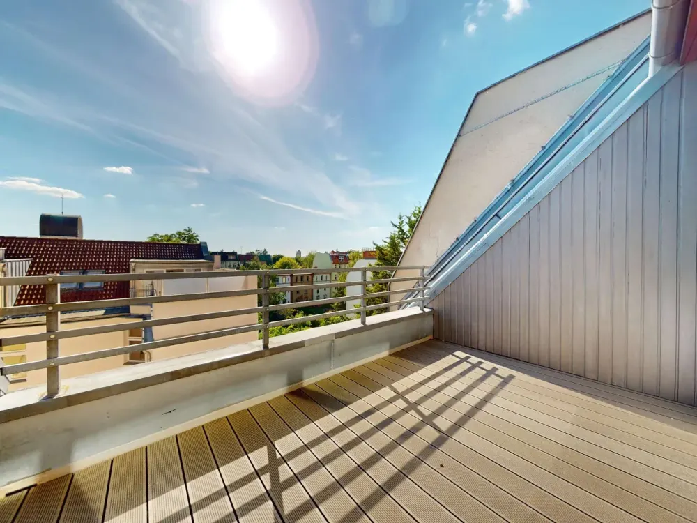 Über den Dächern Reinickendorfs in frisch sanierter Wohnung mit Dachterrasse & 2 großzügigen Zimmern