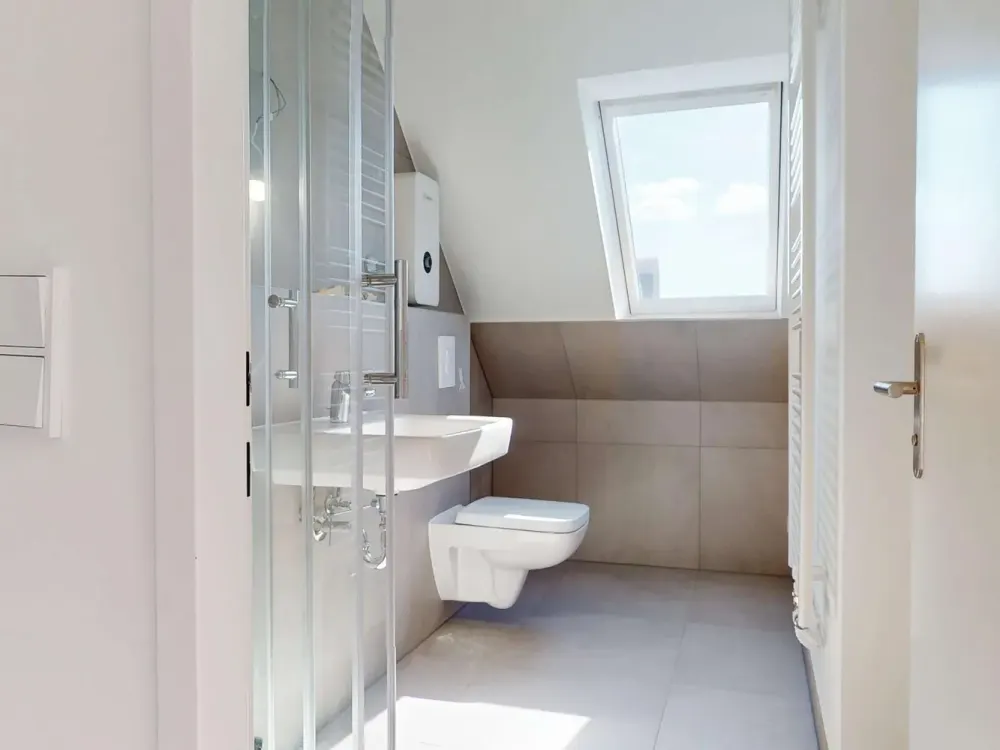 Über den Dächern Reinickendorfs in frisch sanierter Wohnung mit Dachterrasse & 2 großzügigen Zimmern