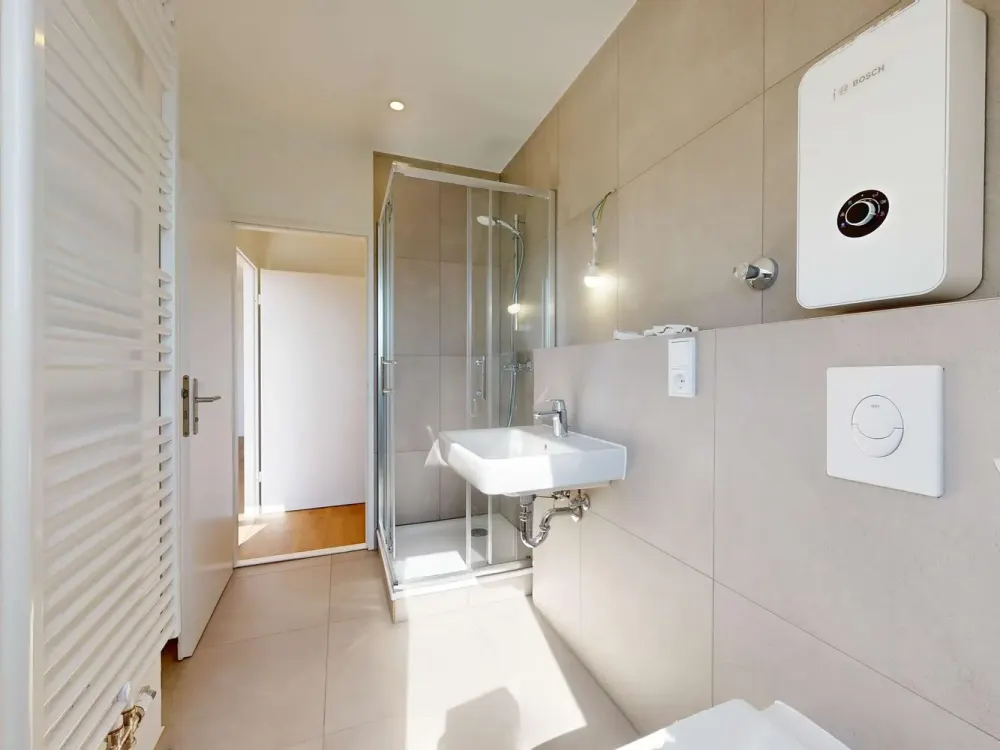 Über den Dächern Reinickendorfs in frisch sanierter Wohnung mit Dachterrasse & 2 großzügigen Zimmern