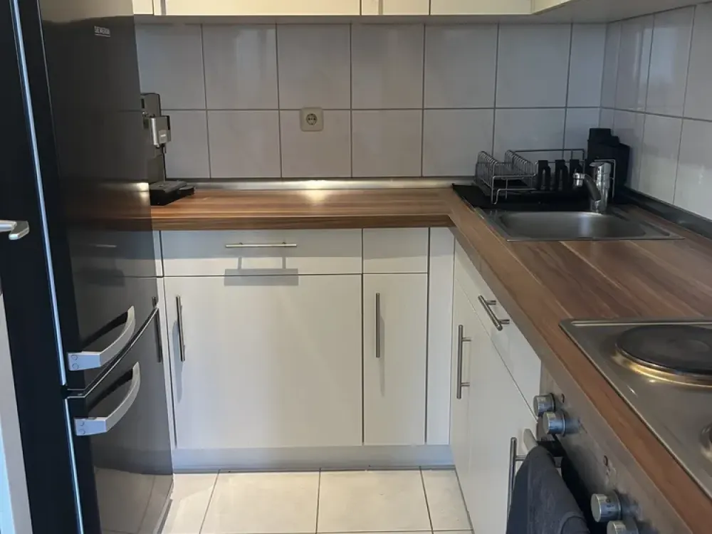 OKTOBERFEST-TEMPORARY: Furnished 1-Room Apartment for Sublease