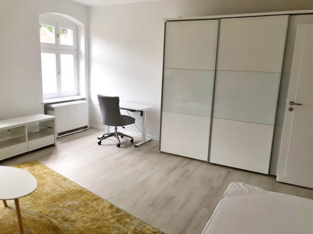 Schönes Zimmer (25 qm) an Frau in Berlin Spandau zu vermieten