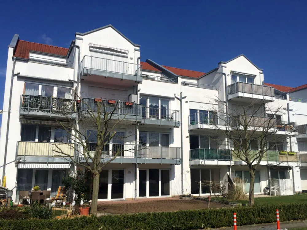 ! Top DG-Wohnung mit gr.Südterrasse + EBK, in ruhiger und grüner Lage im schönen Leipzig-Lindenthal! !
