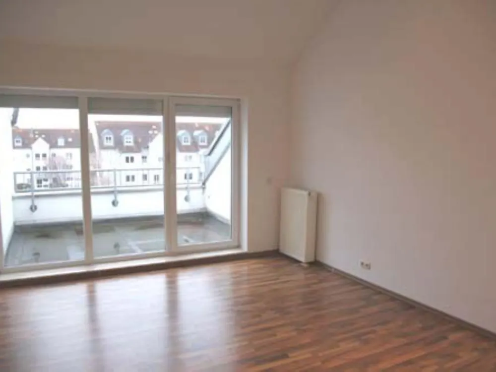 ! Top DG-Wohnung mit gr.Südterrasse + EBK, in ruhiger und grüner Lage im schönen Leipzig-Lindenthal! !