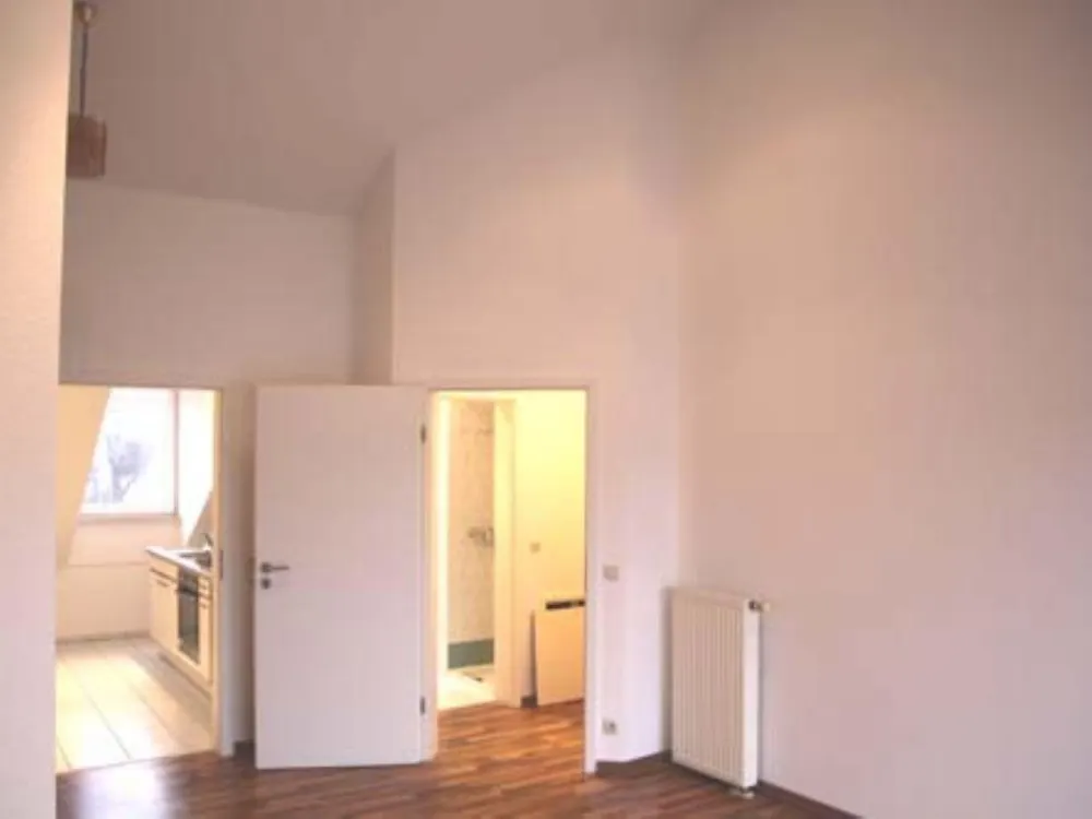 ! Top DG-Wohnung mit gr.Südterrasse + EBK, in ruhiger und grüner Lage im schönen Leipzig-Lindenthal! !