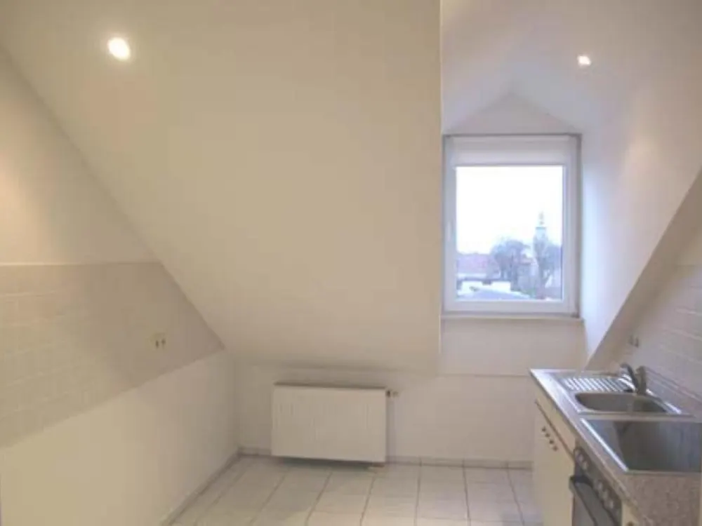 ! Top DG-Wohnung mit gr.Südterrasse + EBK, in ruhiger und grüner Lage im schönen Leipzig-Lindenthal! !