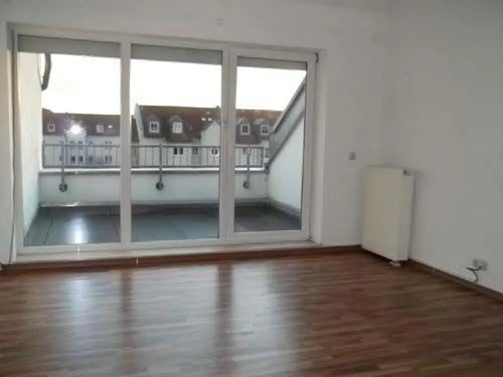 ! Top DG-Wohnung mit gr.Südterrasse + EBK, in ruhiger und grüner Lage im schönen Leipzig-Lindenthal! !
