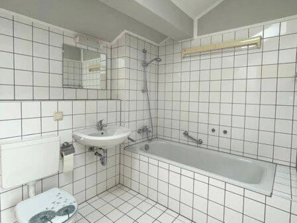 Bright 2-Room Apartment with Roof Terrace in a Quiet and Green Residential Area!
