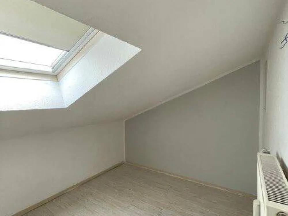 Bright 2-Room Apartment with Roof Terrace in a Quiet and Green Residential Area!