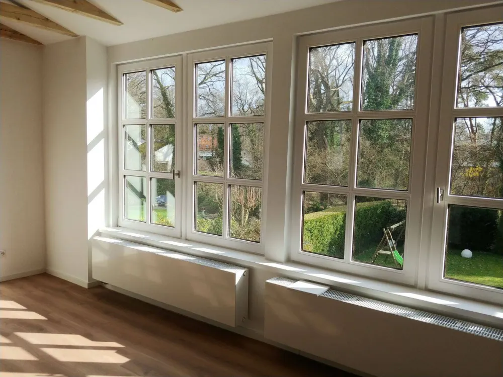 TOP ! EXKLUSIVE 3-ZIMMER-WOHNUNG MIT GROSSEM BALKON S/W UND KAMIN IN SEHR RUHIGER LAGE IN ISERNHAGEN/SÜD !