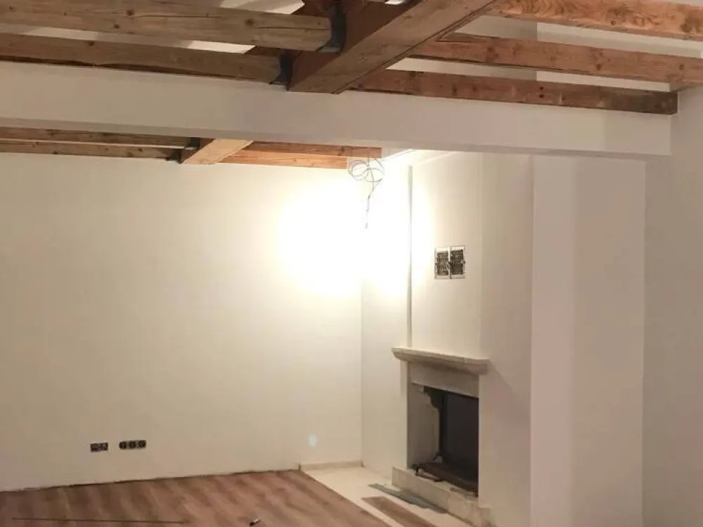 TOP ! EXKLUSIVE 3-ZIMMER-WOHNUNG MIT GROSSEM BALKON S/W UND KAMIN IN SEHR RUHIGER LAGE IN ISERNHAGEN/SÜD !