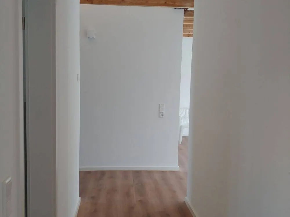 TOP ! EXKLUSIVE 3-ZIMMER-WOHNUNG MIT GROSSEM BALKON S/W UND KAMIN IN SEHR RUHIGER LAGE IN ISERNHAGEN/SÜD !