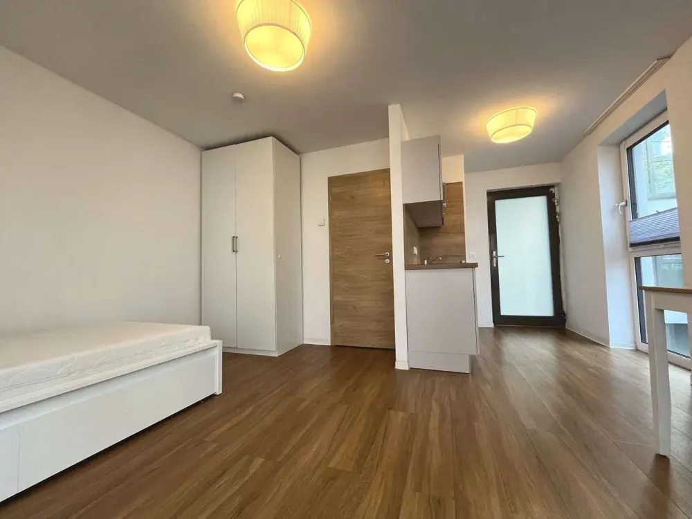 Studentenapartment mit Balkon, Küchenzeile, Baujahr 2020 - ab November