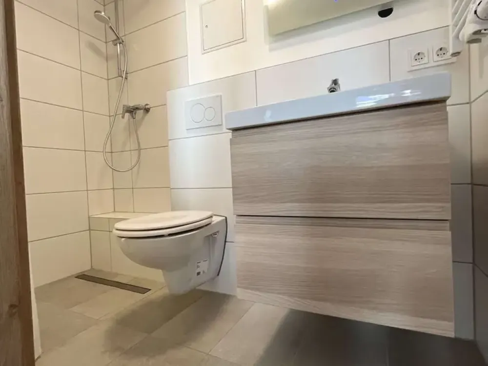 Studentenapartment mit Balkon, Küchenzeile, Baujahr 2020 - ab November