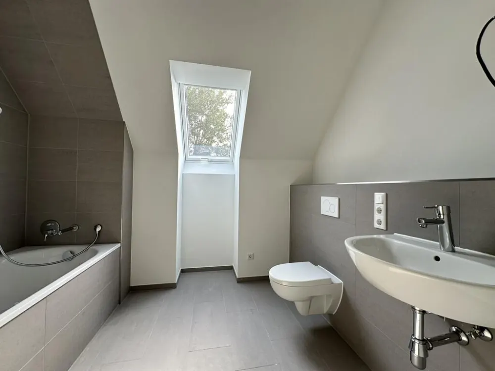 Large 5-Room Apartment for Rent in Hamburg Rahstedt - Wentzel Dr.