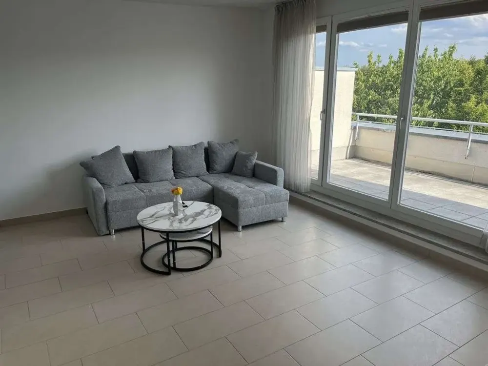 Messestadt Riem: Vollmöblierte 2-Zi-Whg. mit großer Süd-Terrasse und TG in ruhiger Lage.