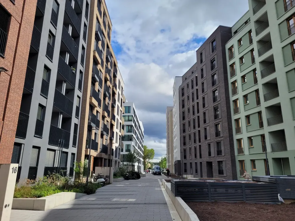 **Exklusive 1-Zimmer-Wohnung**, Frankfurt Ostend nahe EZB, EBK_Parkett_Balkon