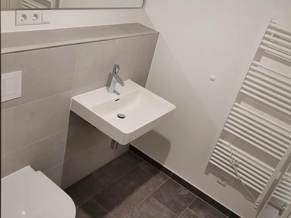 **Exklusive 1-Zimmer-Wohnung**, Frankfurt Ostend nahe EZB, EBK_Parkett_Balkon