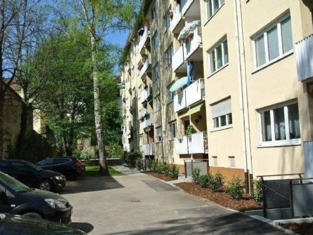 Ideal Location! Nicely Laid Out 3-Room Apartment with Balcony Near Stresemannplatz