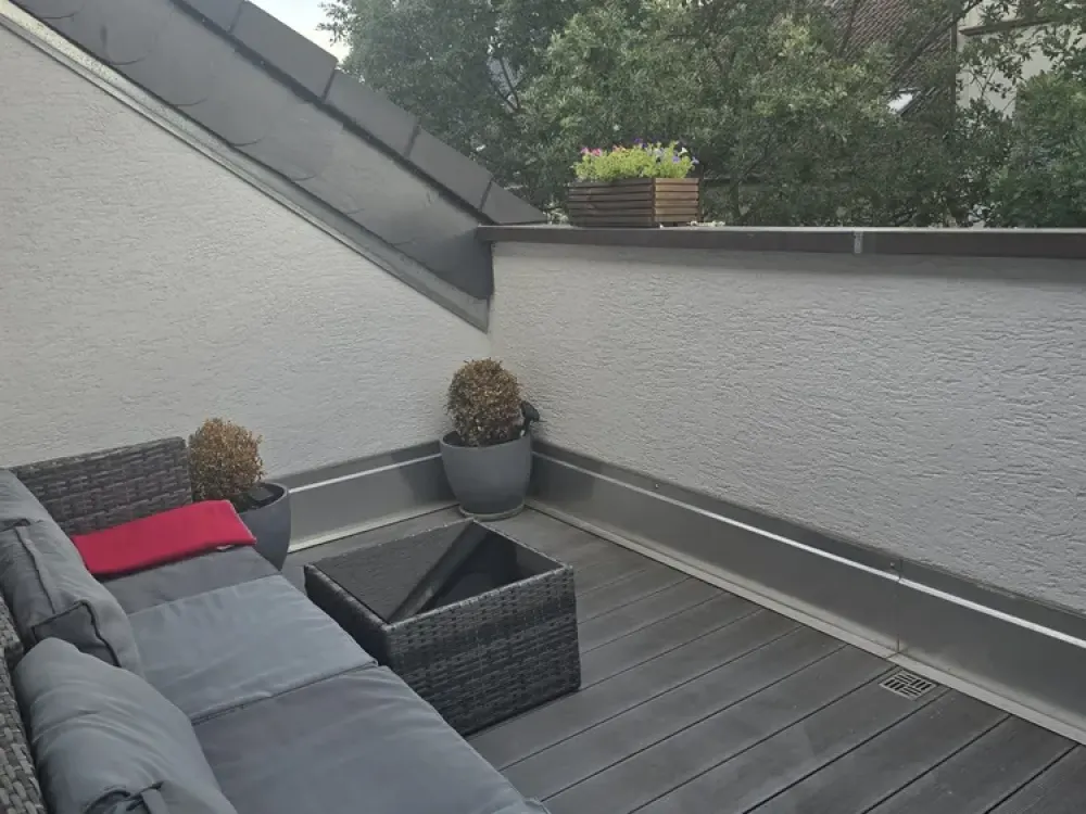 Successor Tenant for 2-Room Apartment with Roof Terrace in Ostend, Near Zeil Wanted