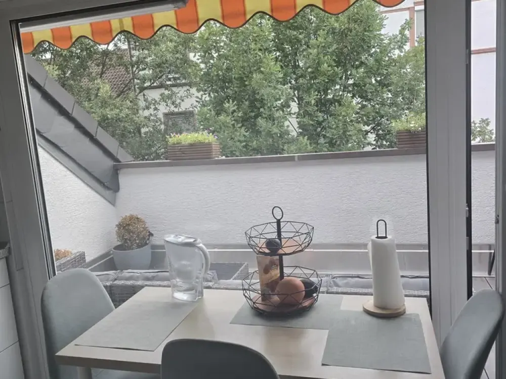 Successor Tenant for 2-Room Apartment with Roof Terrace in Ostend, Near Zeil Wanted