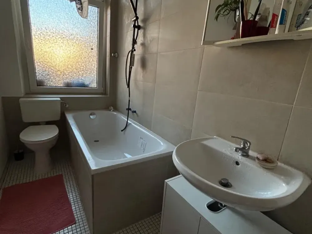 Stylish 2-Room Apartment with Balcony on the 2nd Floor in Köln-Mülheim