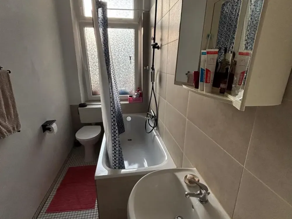 Stylish 2-Room Apartment with Balcony on the 2nd Floor in Köln-Mülheim