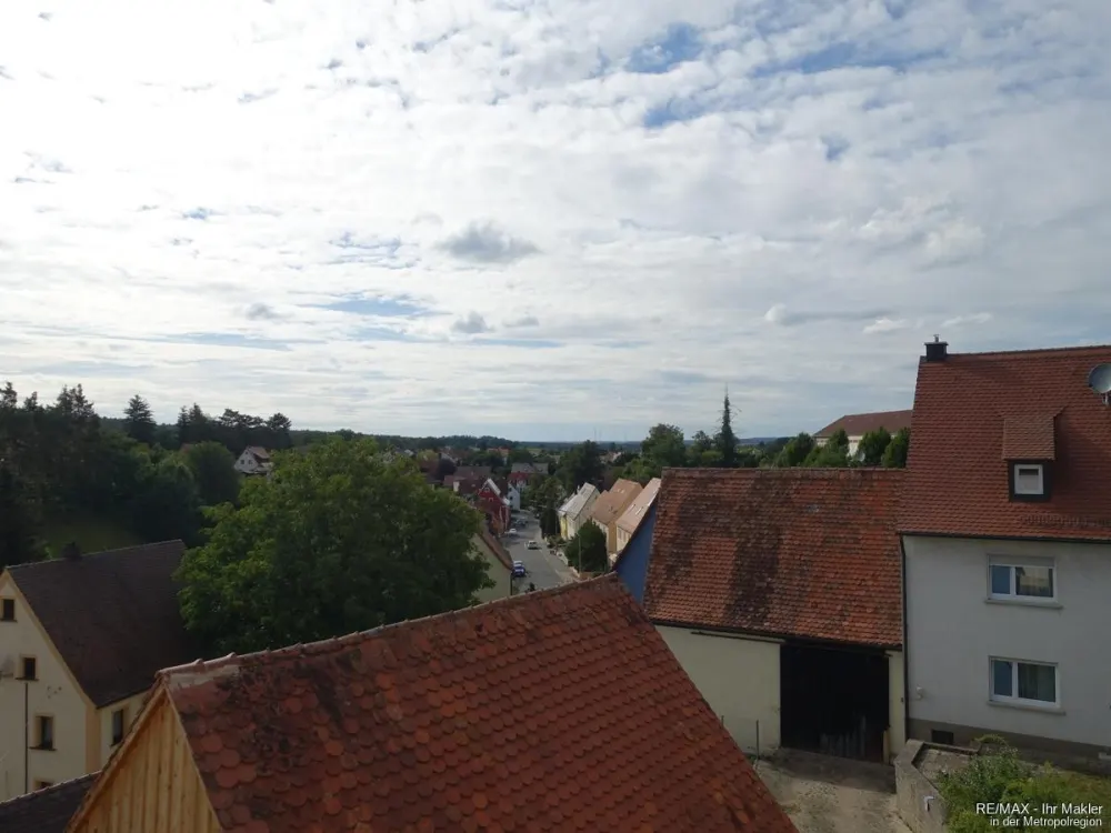 Über den Dächern Roßtals - Großzügige 4,5-Zimmer-Wohnung