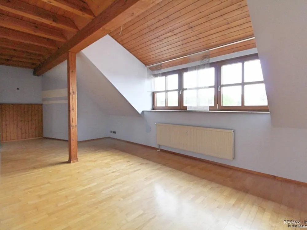 Über den Dächern Roßtals - Großzügige 4,5-Zimmer-Wohnung