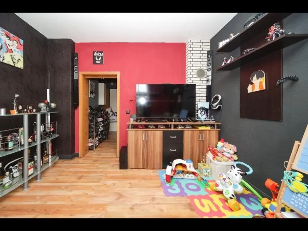 4-Zimmer-Wohnung mit Dachboden zu vermieten, ca. 100 m²