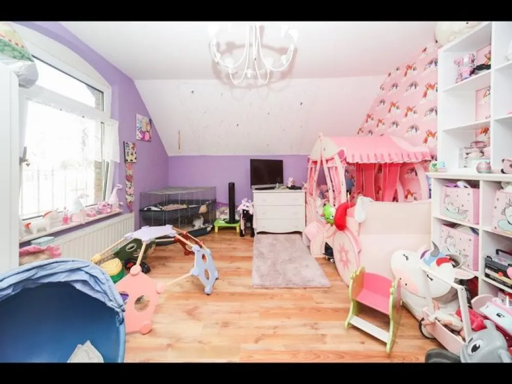 4-Zimmer-Wohnung mit Dachboden zu vermieten, ca. 100 m²